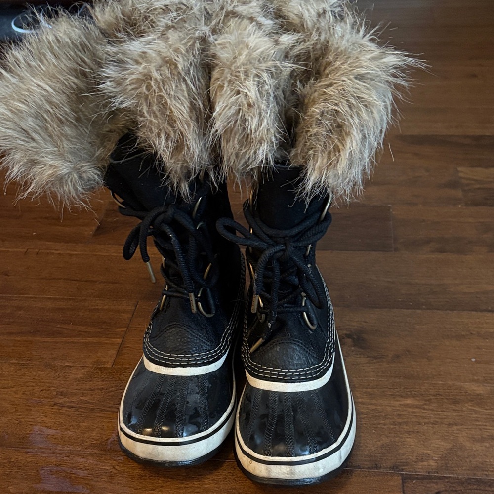 Sorel Black Women’s Boots with Faux Fur